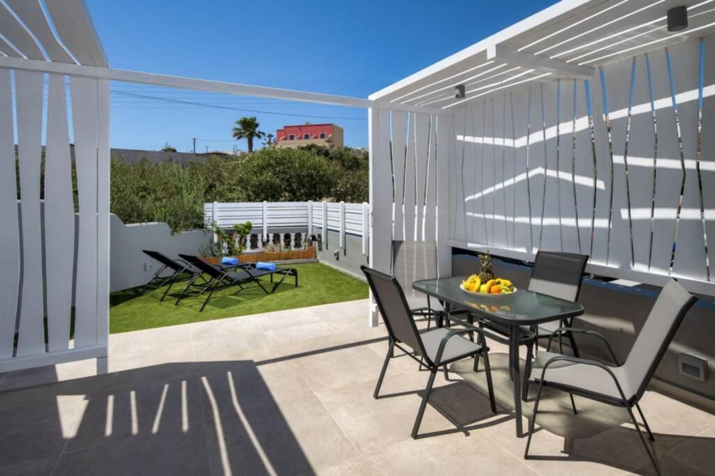 Christianna & George Luxury Hot Tub Apartment Fira (Santorini) Exterior foto