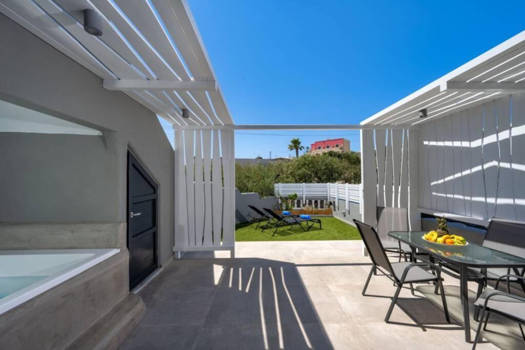 Christianna & George Luxury Hot Tub Apartment Fira (Santorini) Exterior foto