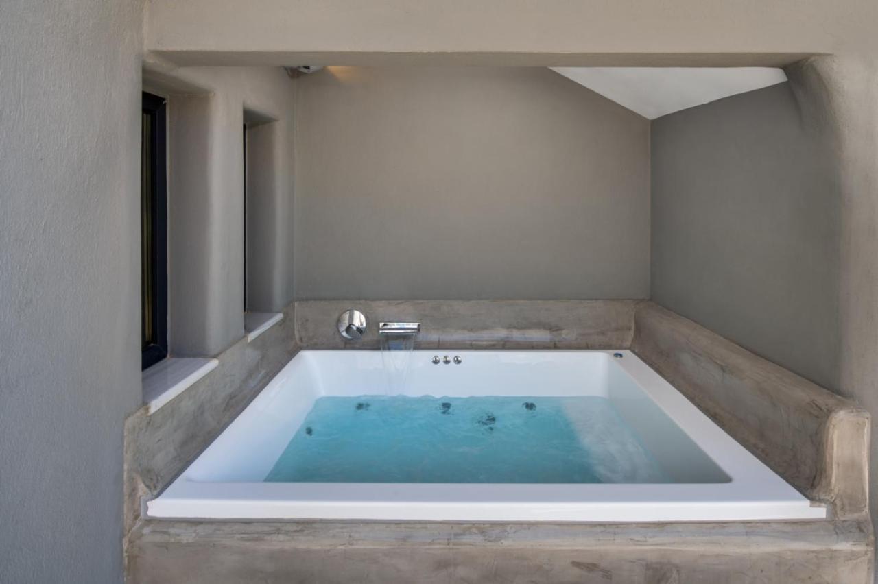 Christianna & George Luxury Hot Tub Apartment Fira (Santorini) Exterior foto