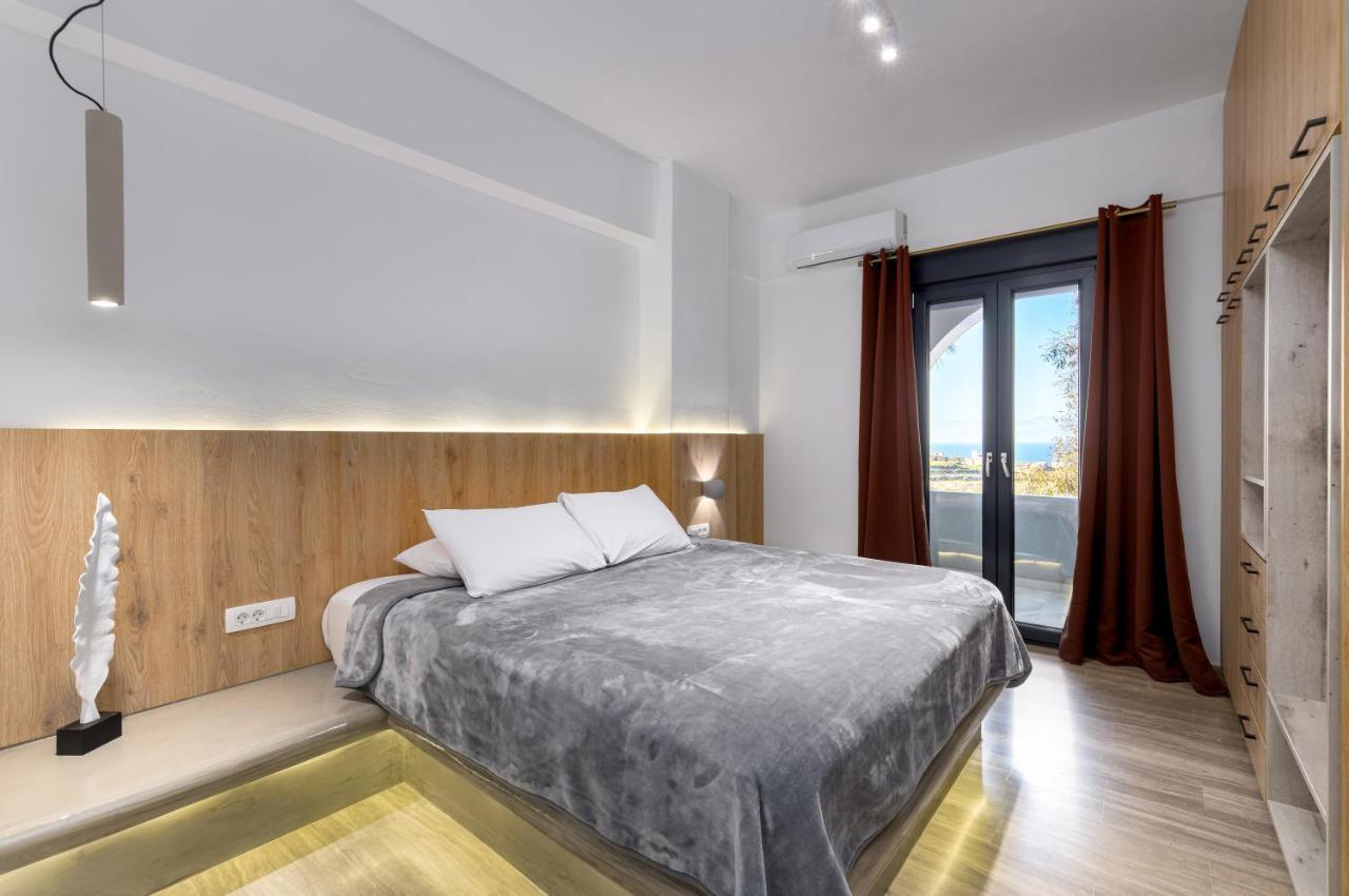 Christianna & George Luxury Hot Tub Apartment Fira (Santorini) Exterior foto