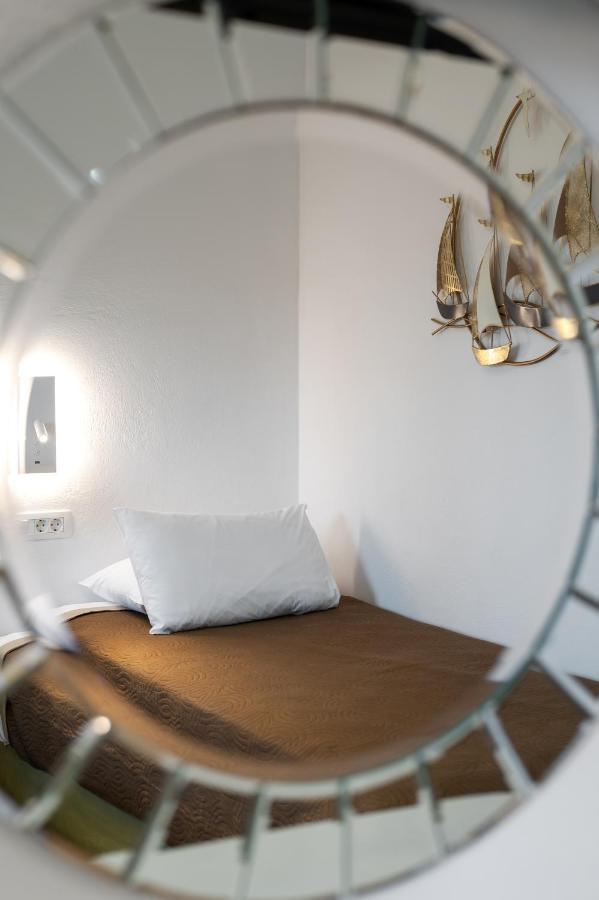 Christianna & George Luxury Hot Tub Apartment Fira (Santorini) Exterior foto