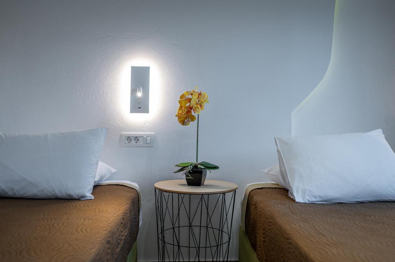 Christianna & George Luxury Hot Tub Apartment Fira (Santorini) Exterior foto