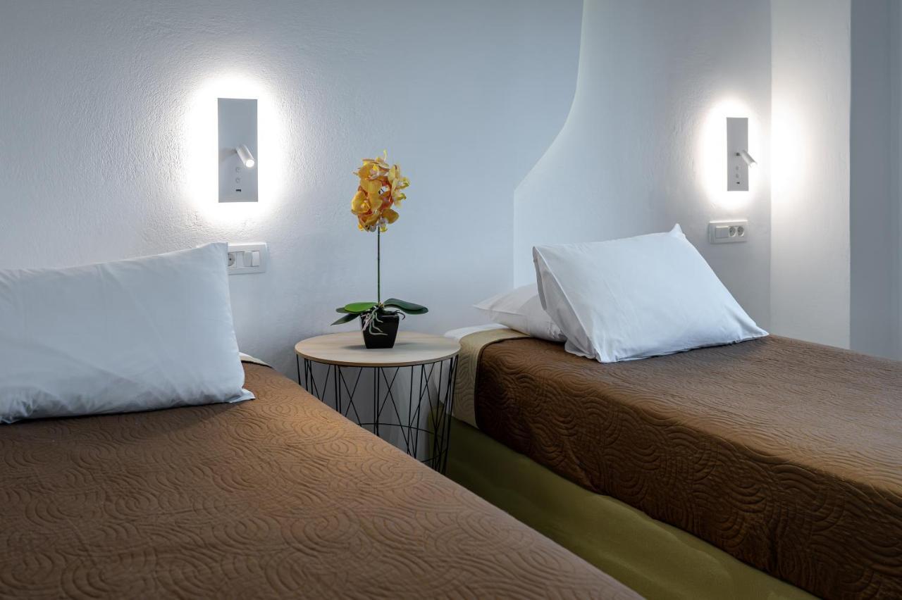 Christianna & George Luxury Hot Tub Apartment Fira (Santorini) Exterior foto
